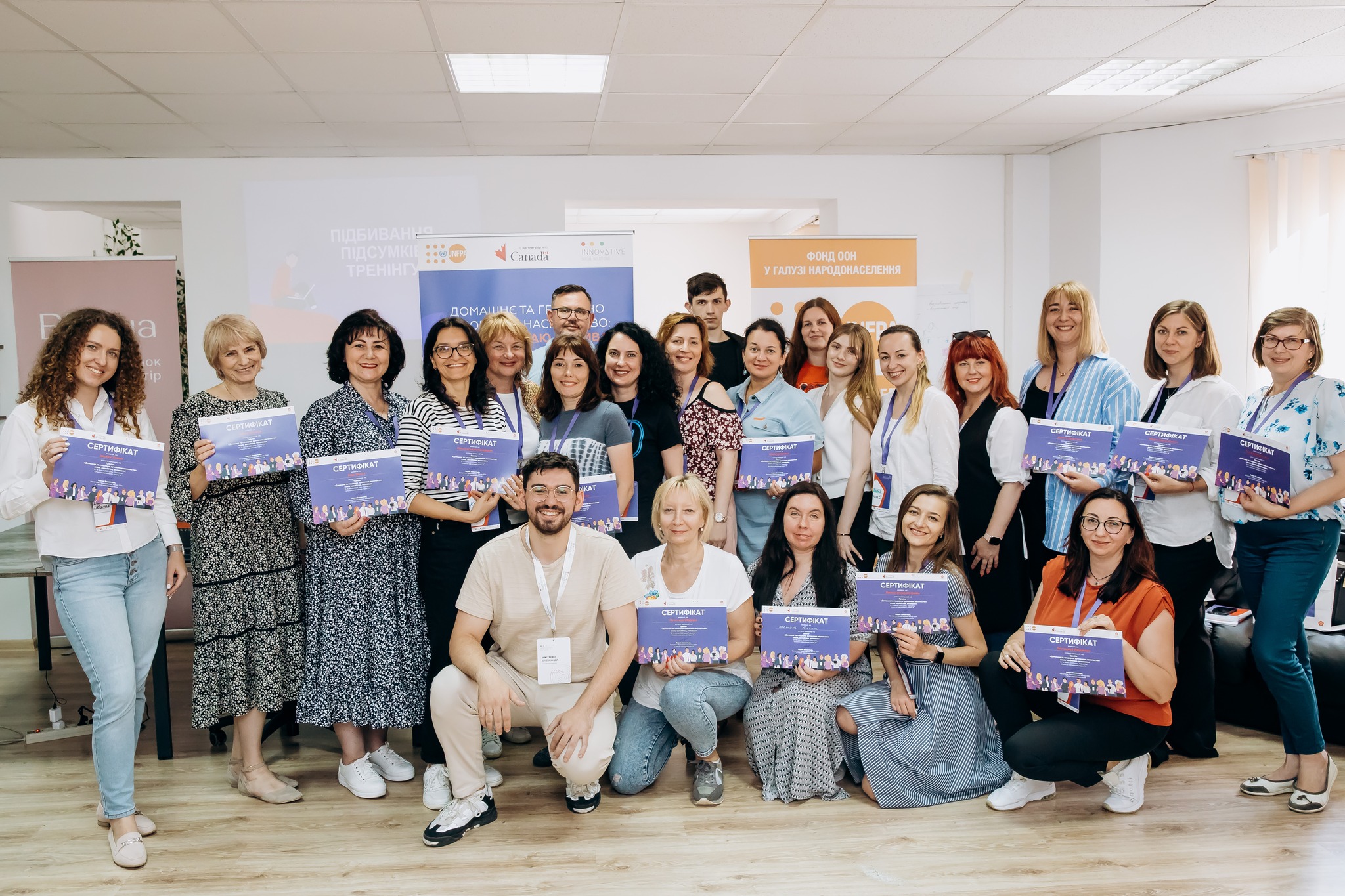 Готові до співпраці! Представниці ТНПУ Ольга Кізь та Світлана Вихор у команді сертифікованих учасників(-ць) тренінгу